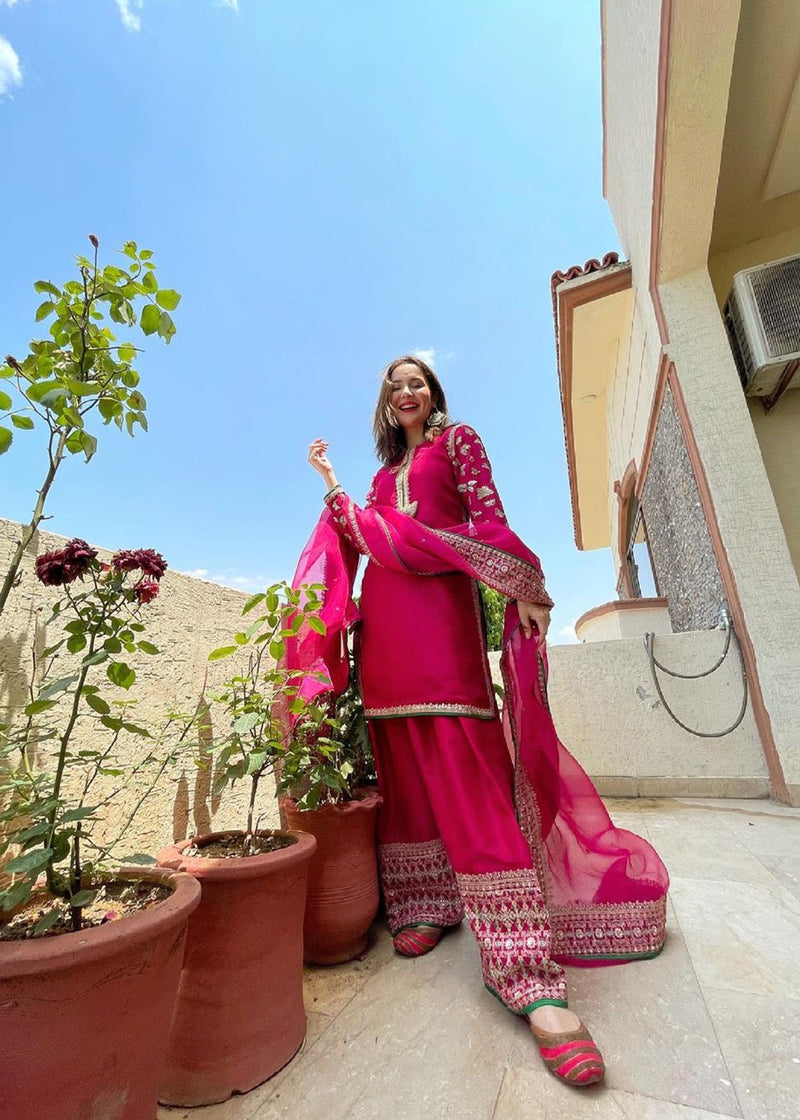 Hania Amir's Outfit